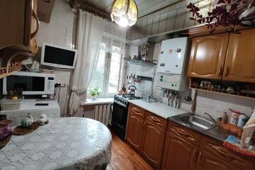 5-к квартира, 58 м², 1/4 эт.