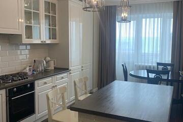 2-к квартира, 77 м², 7/8 эт.